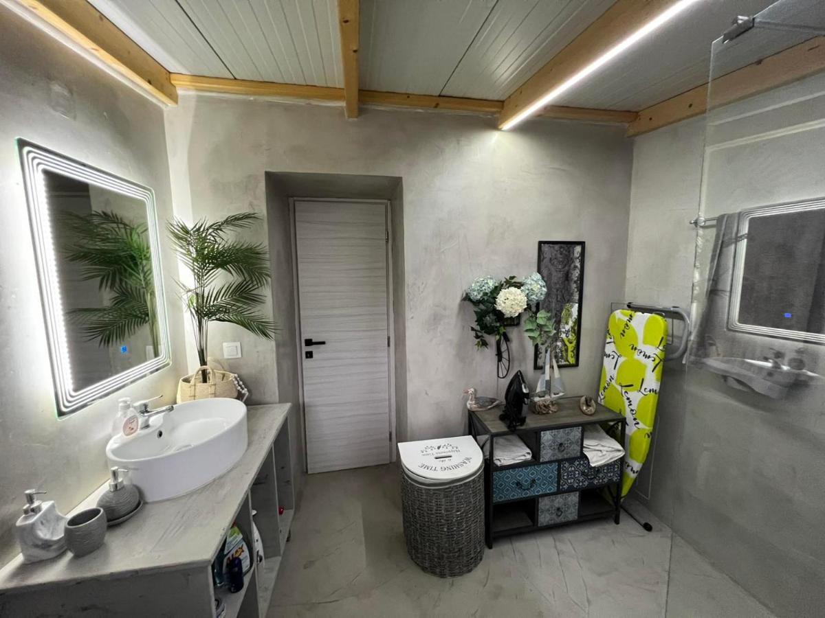 Attic View Villa Loutsa  Bagian luar foto